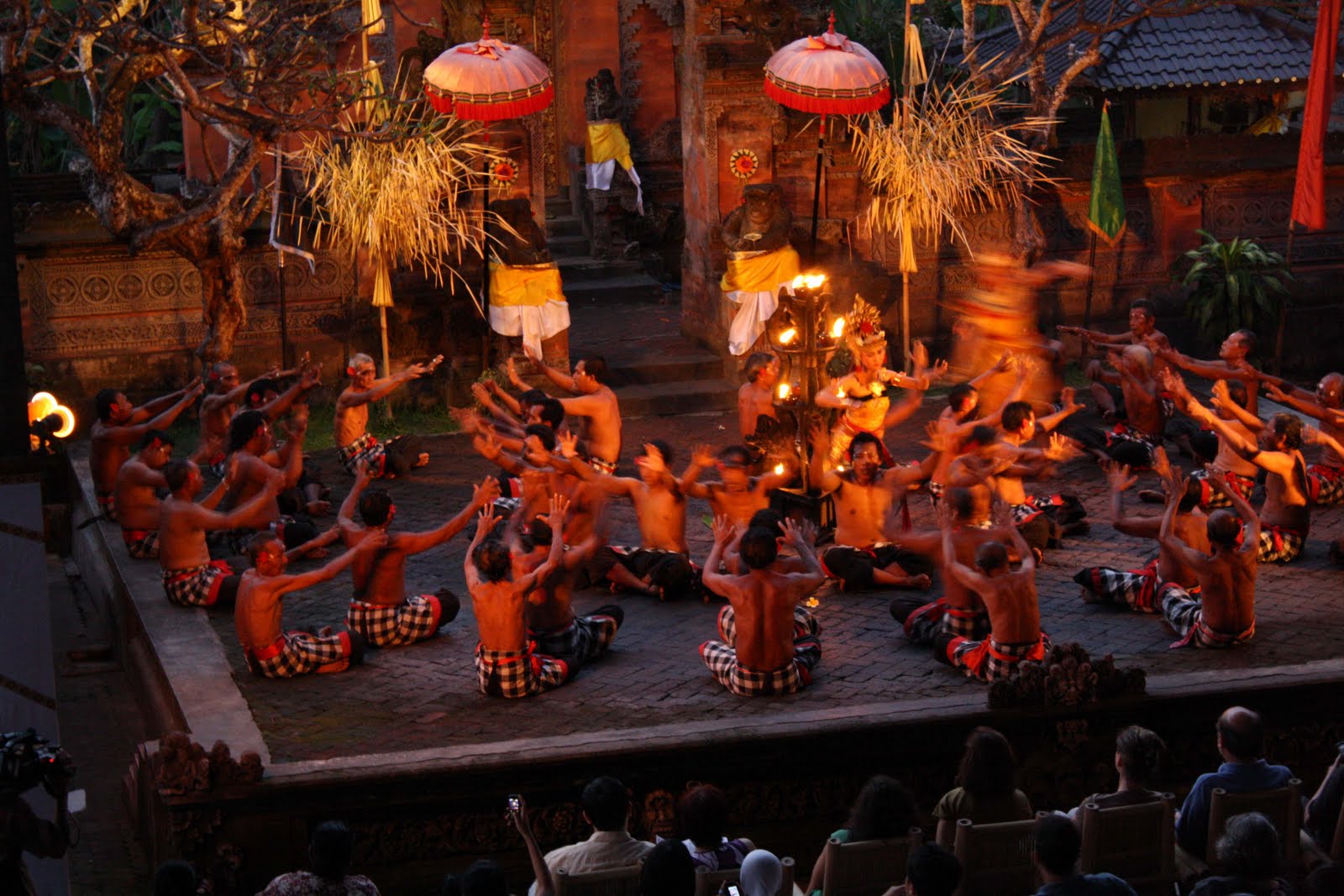 Kecak-and-Fire-dance-in-Batubulan-village-Bali-Hello-Travel-9
